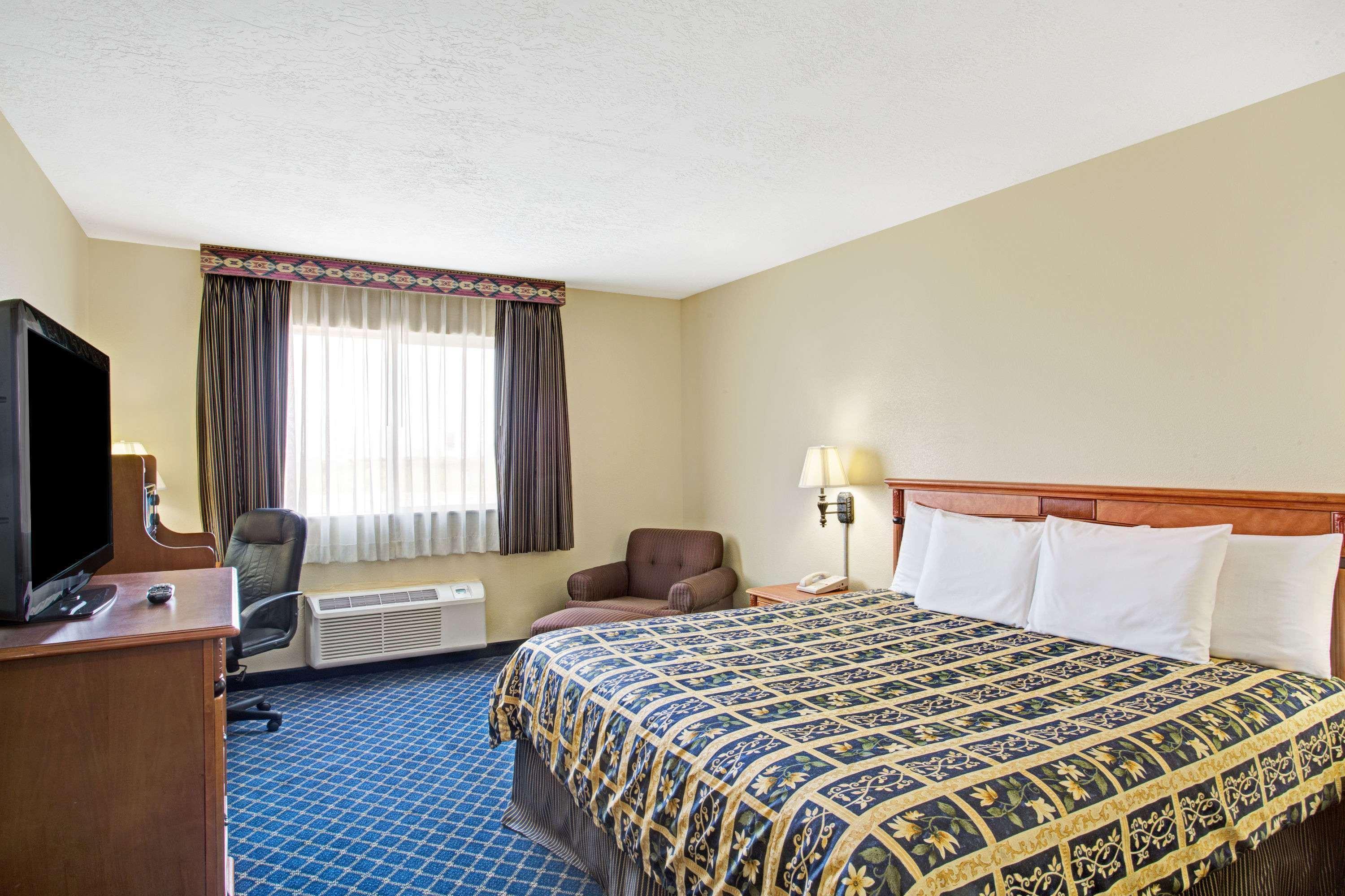 Days Inn By Wyndham Brigham City Exterior photo