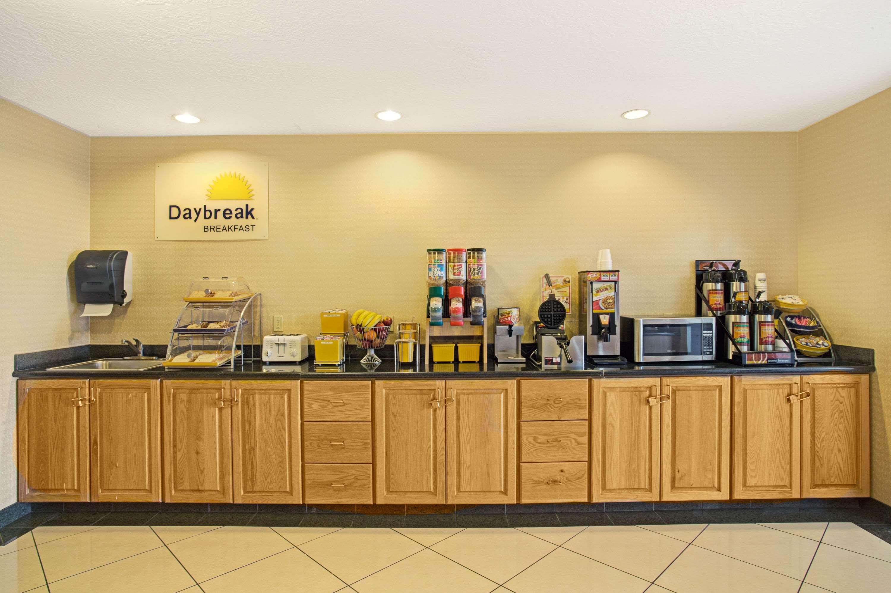 Days Inn By Wyndham Brigham City Exterior photo