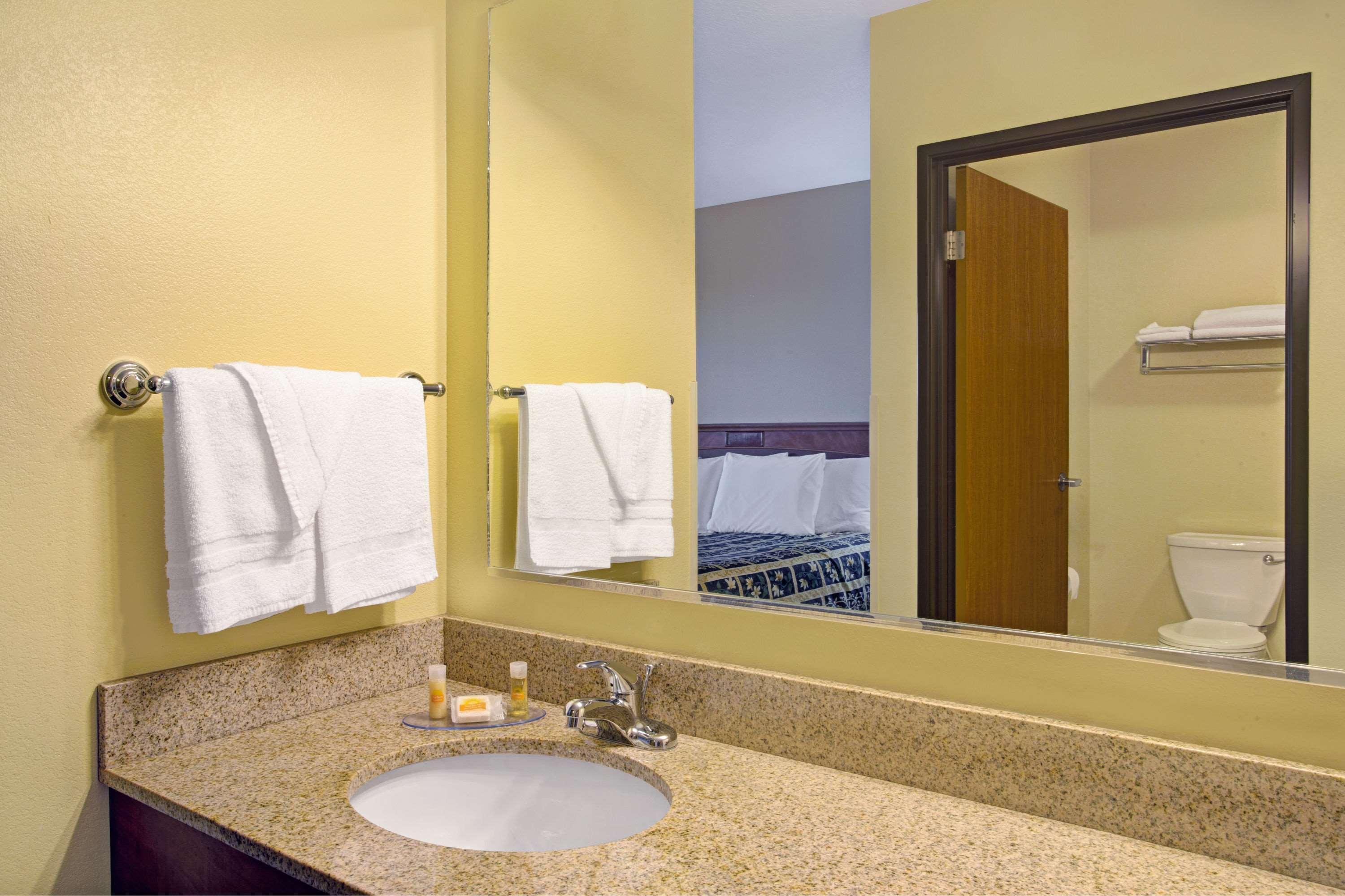 Days Inn By Wyndham Brigham City Exterior photo