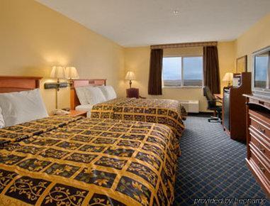 Days Inn By Wyndham Brigham City Room photo